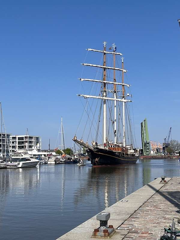 Die Gulden Leeuw beim Einlaufen im Alten Hafen von Bremerhaven
