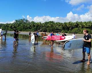 5. Februar 2022 | Surfkurs an der Pazifik-Küste © Peggy