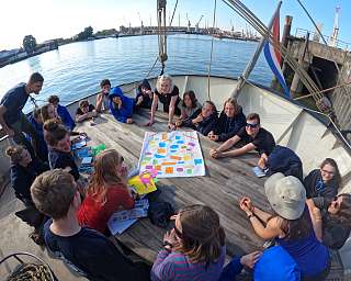 Team-Meeting an Bord der Gulden Leeuw Team-Meeting an Bord der Gulden Leeuw