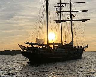 Die Gulden Leeuw unter Segeln Die Gulden Leeuw unter Segeln