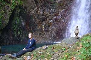 Annalena am Wasserfall