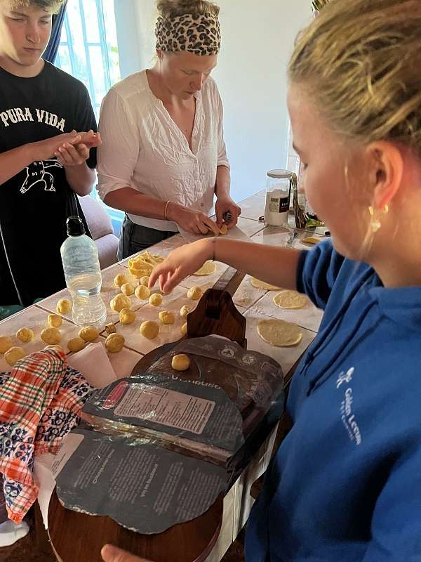 Wir machen Empanadas de Piña