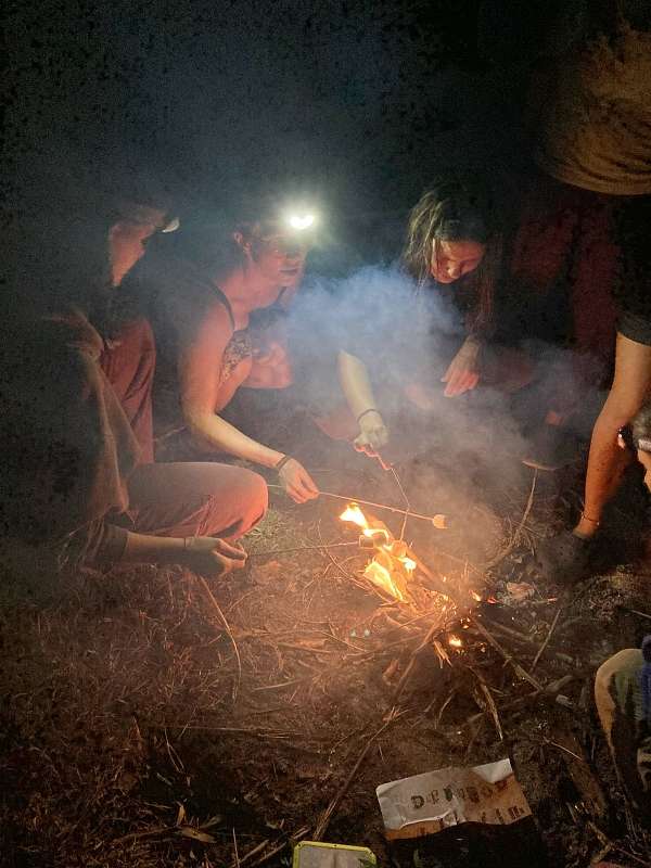 Lagerfeuer mit Marshmallows