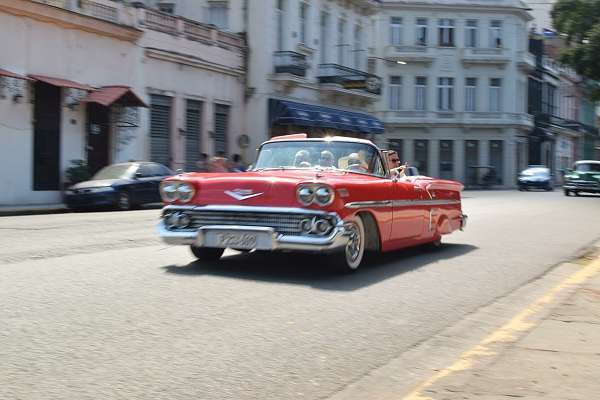 Oldtimer auf Kubas Straße