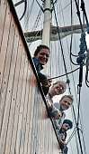 14.3.2023 | Das pädagogische Team verfolgt die Ankunft in Bermuda vom Brückendeck © Tobi Das pädagogische Team schaut vom Brückendeck
