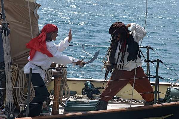 Erbitterte Kämpfe auf dem Piraten-Schiff