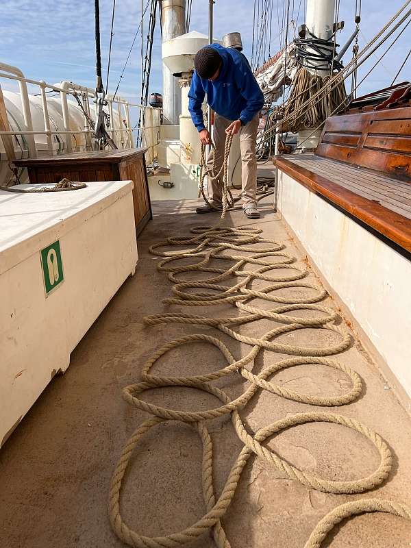 Vorbereitungen zum Segelbergen