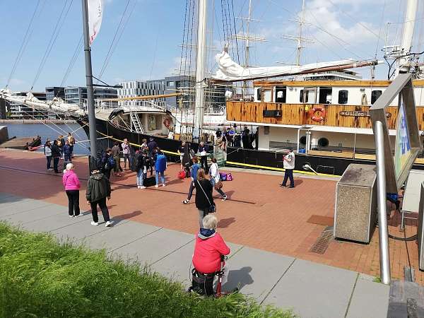 Unser Schiff an der Pier in Bremerhaven