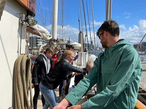 Schiff kennenlernen im Karussell