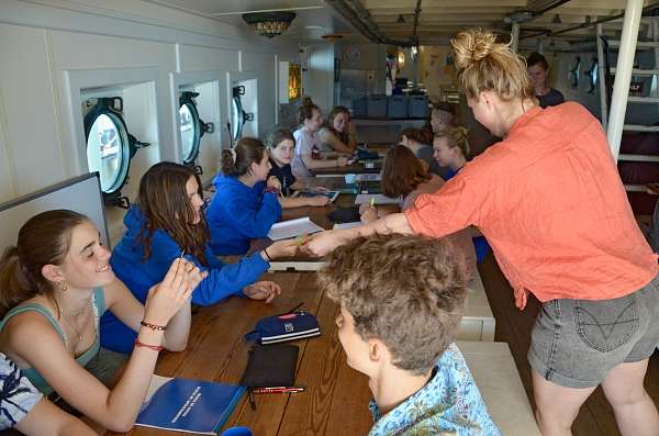 Schule an Bord der Gulden Leeuw