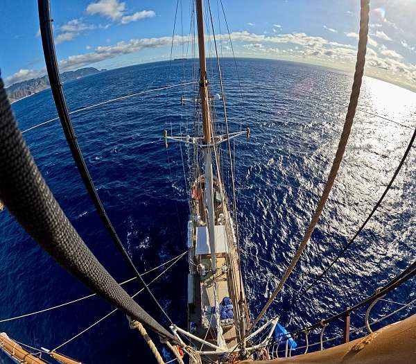 Blick vom Vormast auf das Schiff