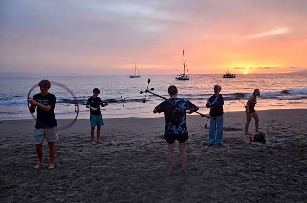 Beginner-Workshop im Fire Juggling am Strand