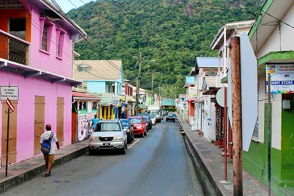 Typische Straße auf St. Lucia