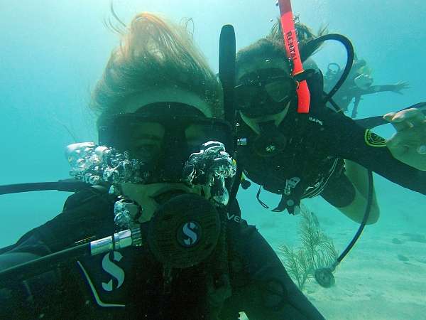 Laura und Anika beim 4. Dive zum 4. Advent.