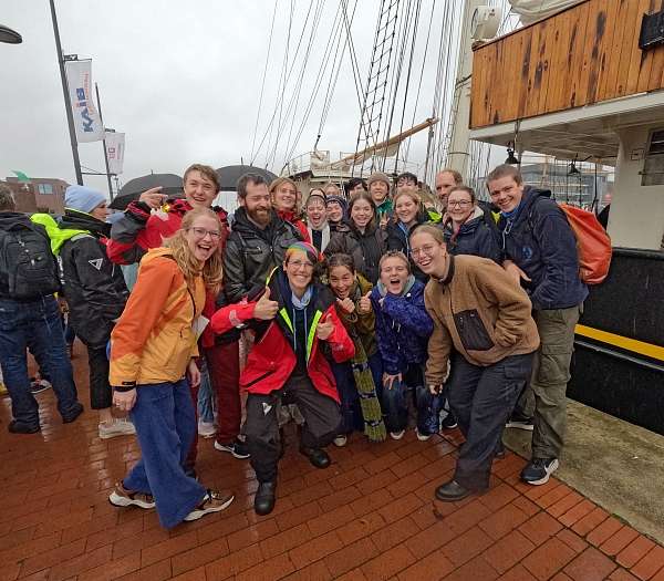 Gruppenbild vor der Gulden Leeuw