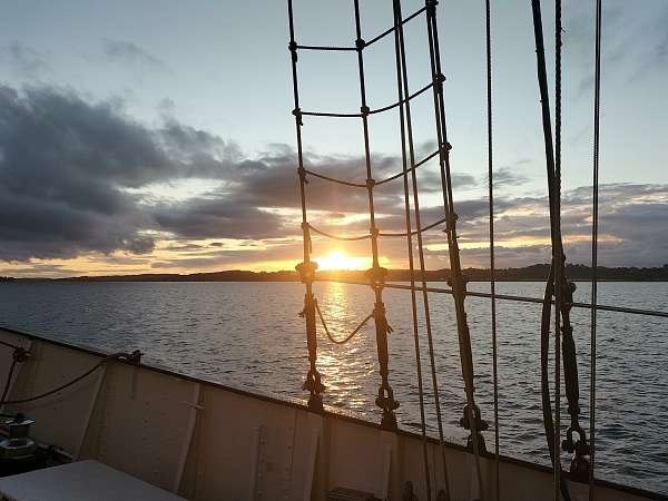 Sonnenaufgang vom Schiff