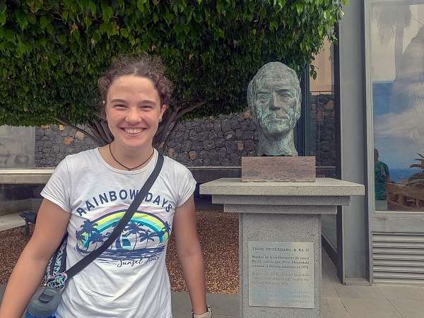 Elisa und Thor vor dem Heyerdahl-Museum auf Teneriffa