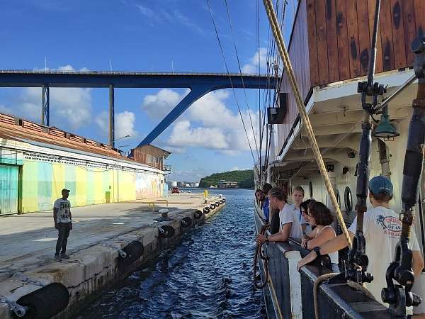 Anlegen im Hafen von Curaçao