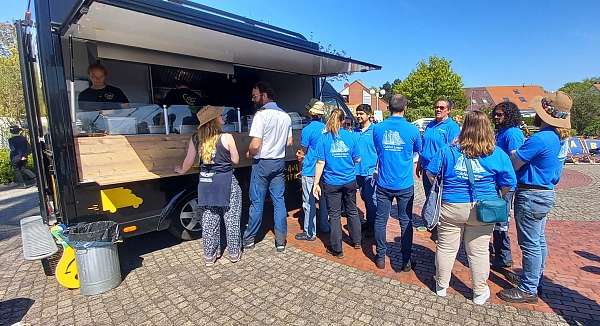 Die Crew der Gulden Leeuw macht Mittagspause