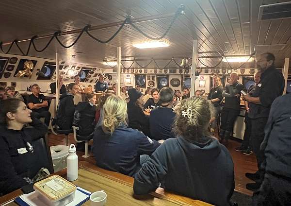 Begrüßung durch unseren Kapitän Marco