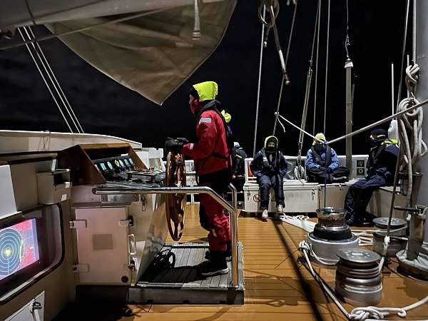 Muri steuert uns durch die Nacht