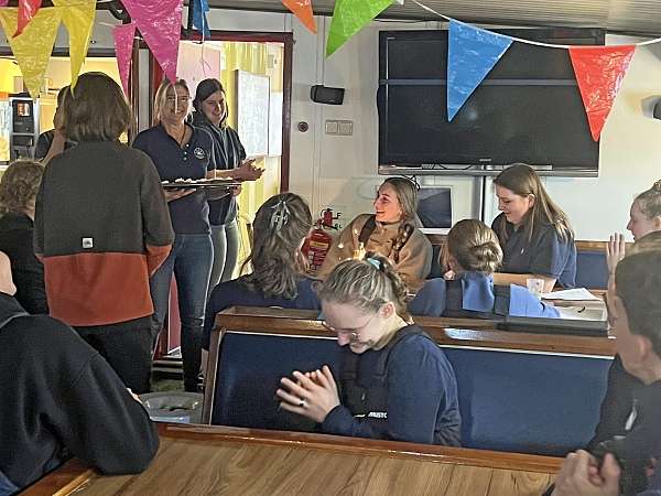 Auf den Kuchen haben sich alle gefreut