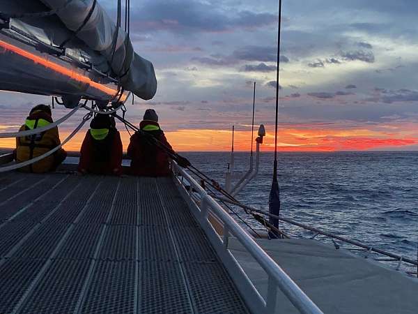 Die orange watch im Morgengrauen