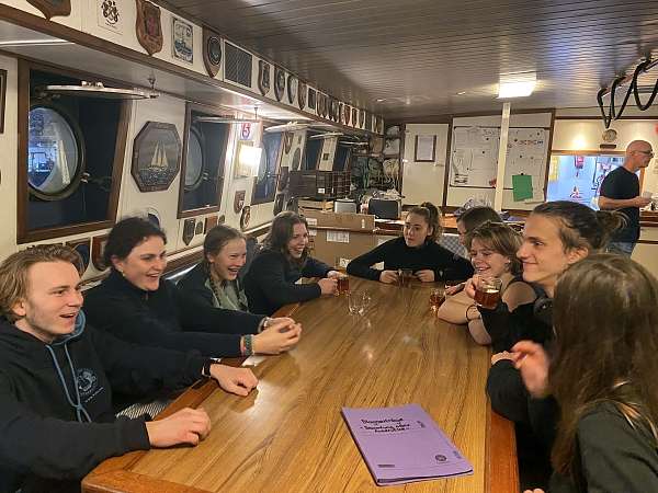 Die night watch beim Plausch in der Messe