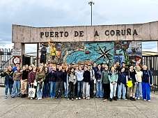Gruppenfoto in A Coruña vor dem Hafen