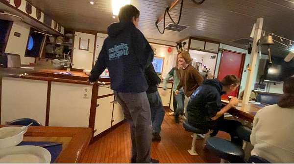 Alles steht schief in der Messe