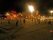 Fußball im Hafen von Santa Cruz