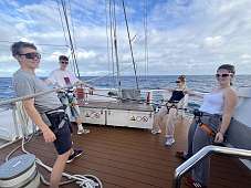 Leander, Felix, Leticia und Mia auf Wache