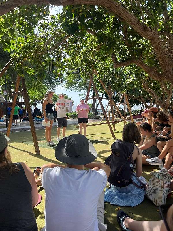 Vortrag im Park in Mindelo