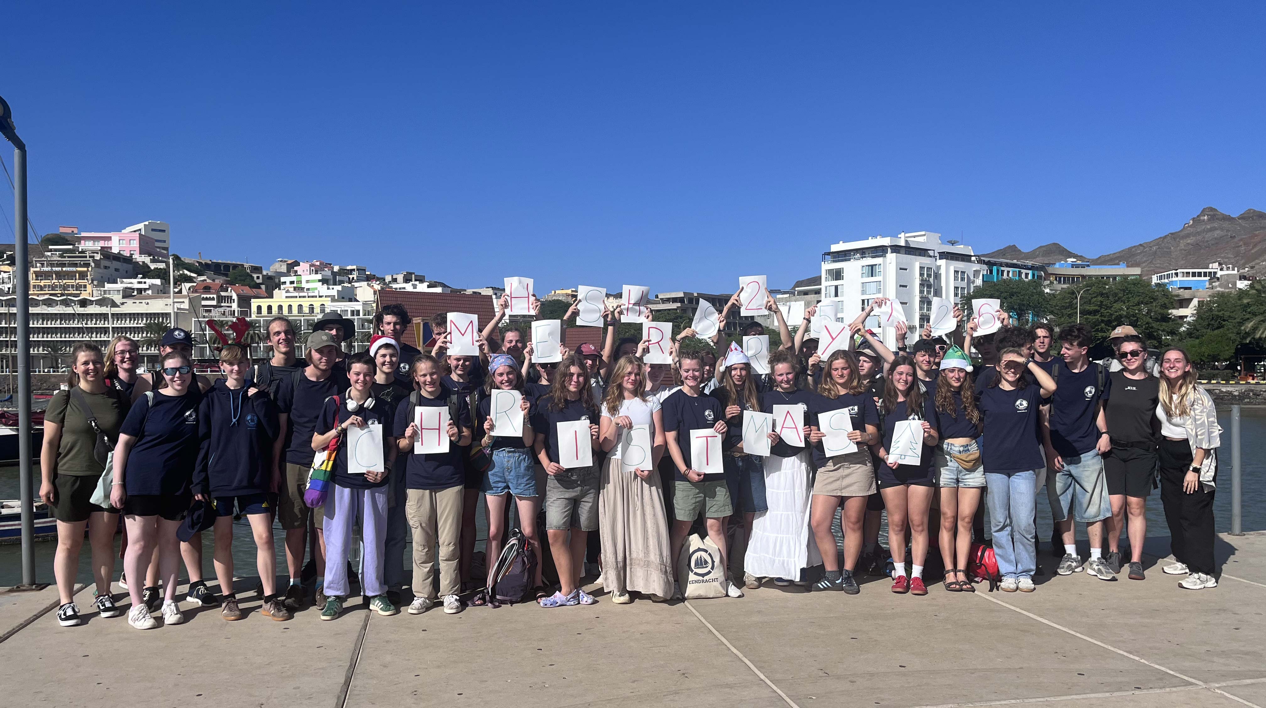 Gruppenbild mit Weichnachtsgrüßen