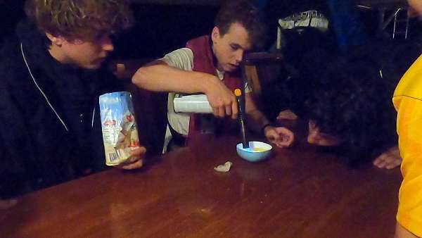 Laurids Creme Brulee wird vorbereitet