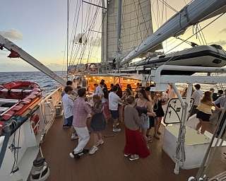 Discofox mitten auf dem Atlantik © Hannes