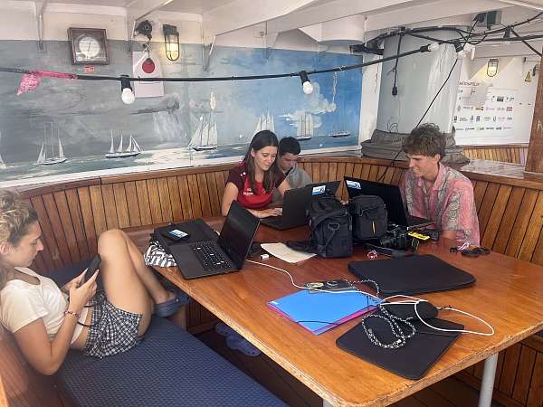 Das Technickteam beim Arbeiten