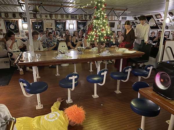 »Dinner for one« by Greta, Felix und Matthias als Löwe