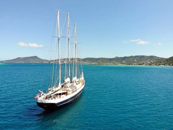 Die Eendracht vor Carriacou