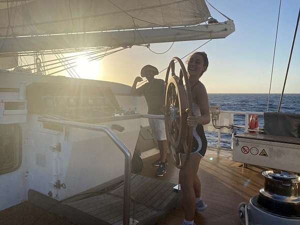 Letitia mit dem abgebauten Steuerrad © Lilly K.