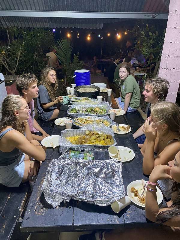 Buffet im Bambu Hostel