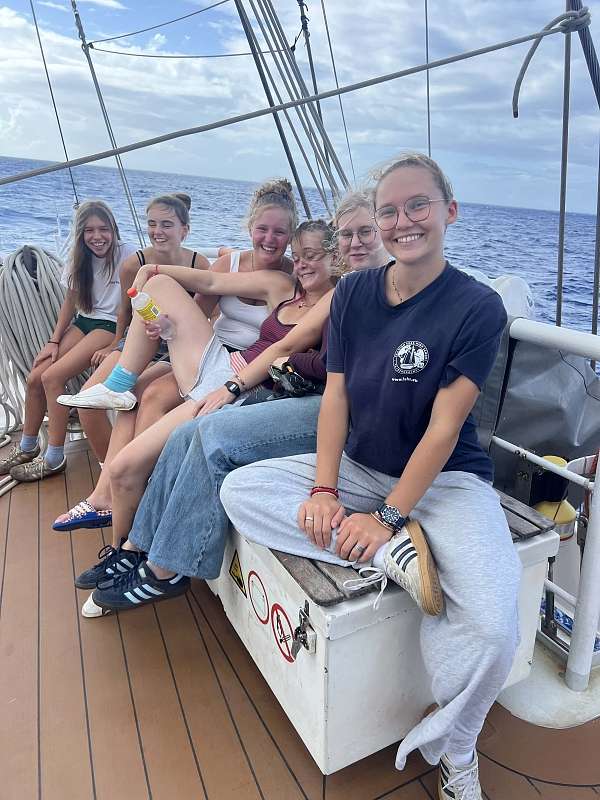 Maia, Greta, Hannah, Lisbeth, Lenya und Lara am Sonntag auf der Outer Bridge