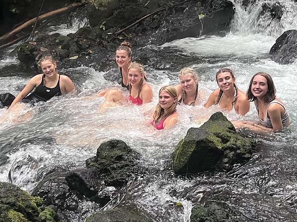 Die hot sauce girlies in den hot springs