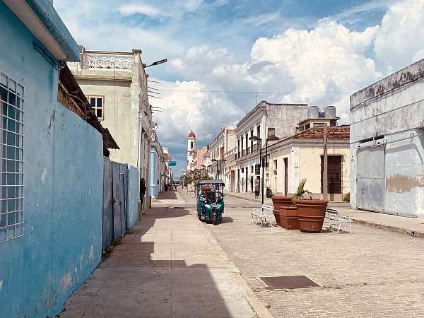 Leere Straße in Cienfuegos