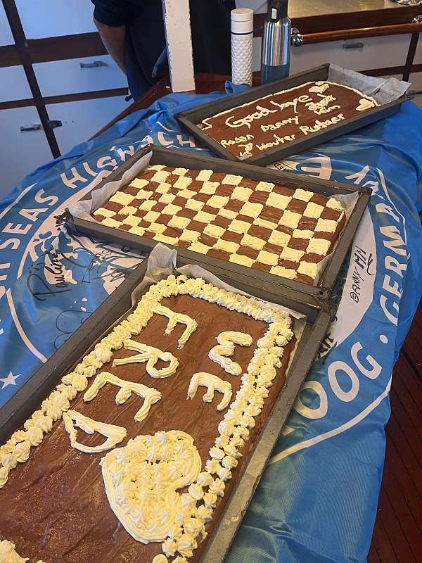 Verabschiedungskuchen für Fred und die restliche Crew