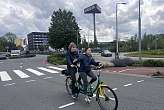 16.5.2026: Leander und Liv auf dem Tandem auf dem Weg zu Ikea