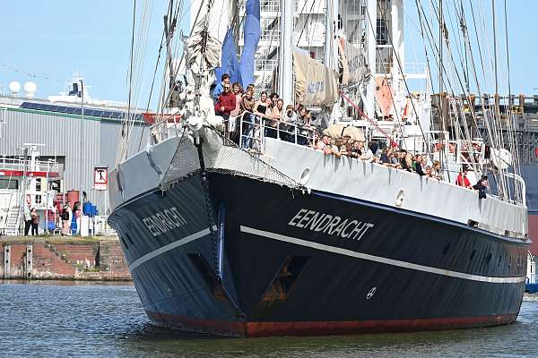 Einlaufen in den neuen Hafen von Bremerhaven