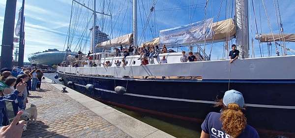 Die Eendracht legt in Bremerhaven an © Steffen