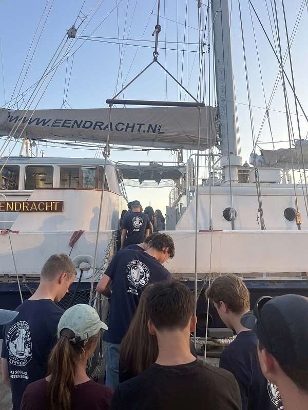 Boarding nach dem Abend an der Pier © Vici