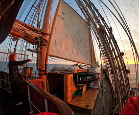 Großsegel auf der Seute Deern